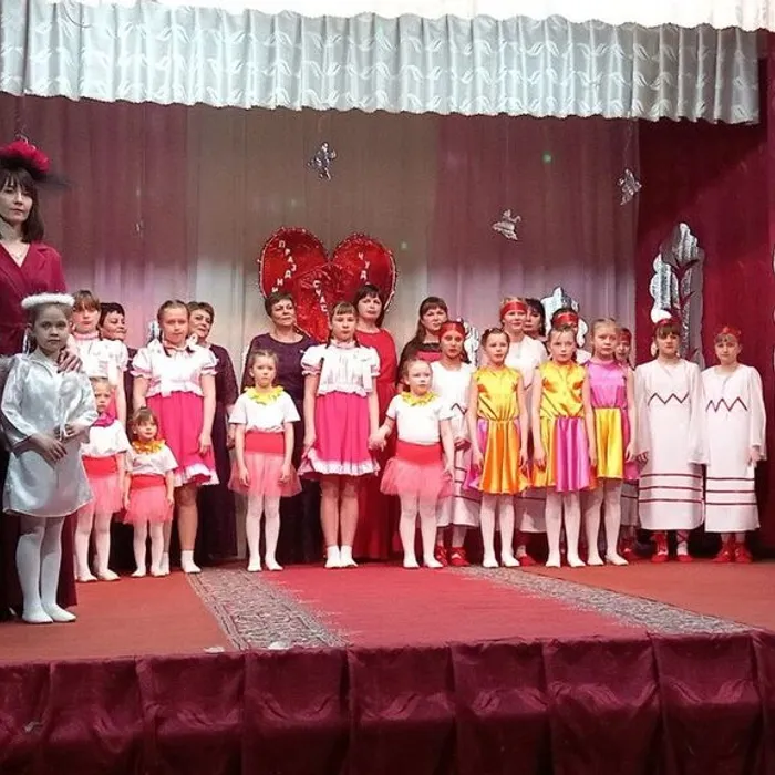 Отчетный концерт Бродовского ДК «Как праздник, как счастье, как чудо идёт по дороге Добро»